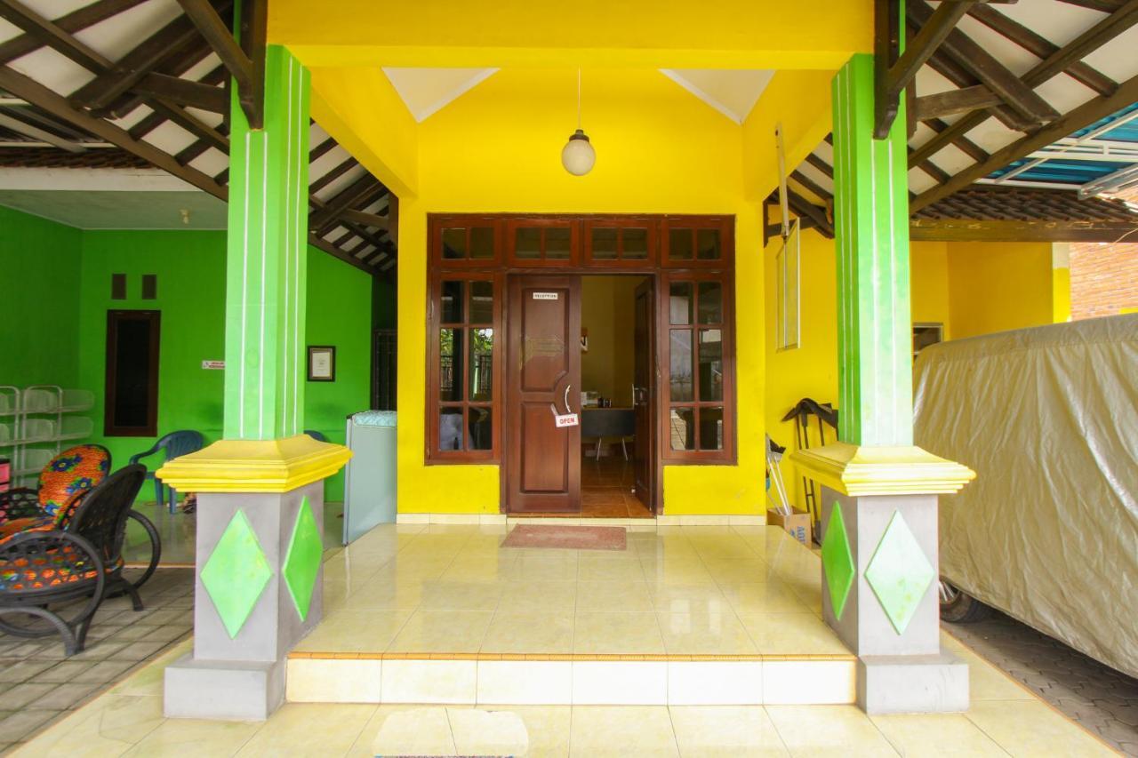 SPOT ON 1931 Kampung Osing Inn Banyuwangi  Exterior foto