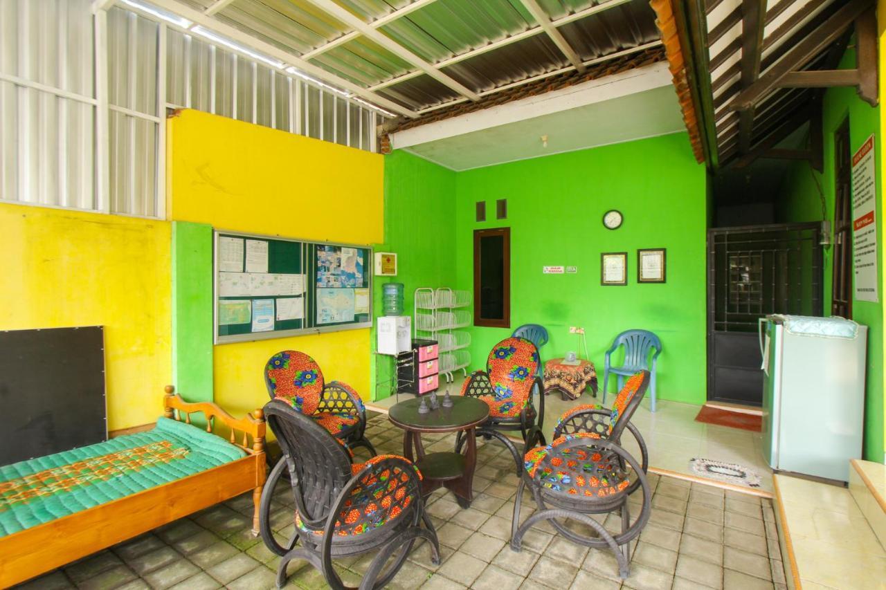 SPOT ON 1931 Kampung Osing Inn Banyuwangi  Exterior foto